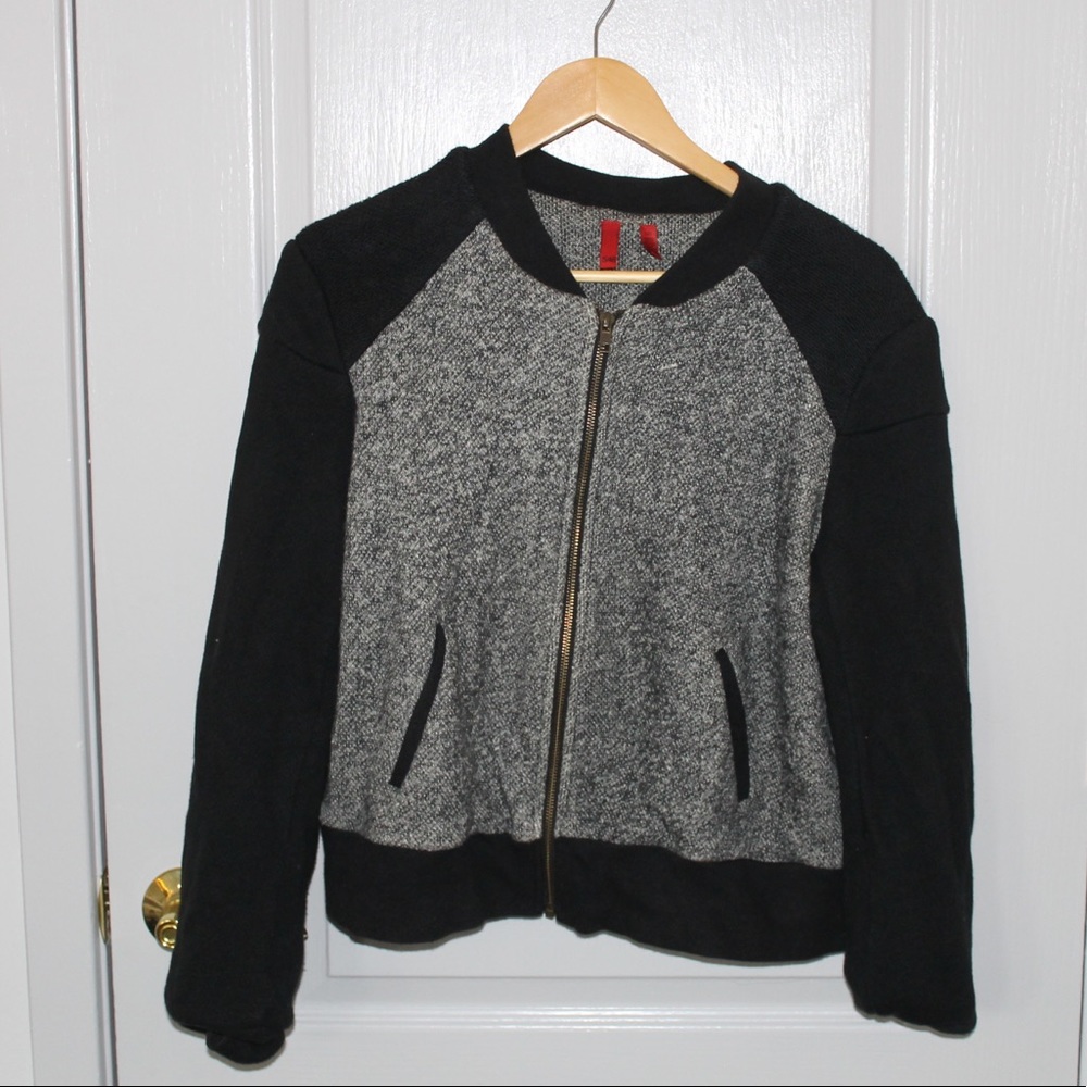 BLACK AND GREY SWEATER